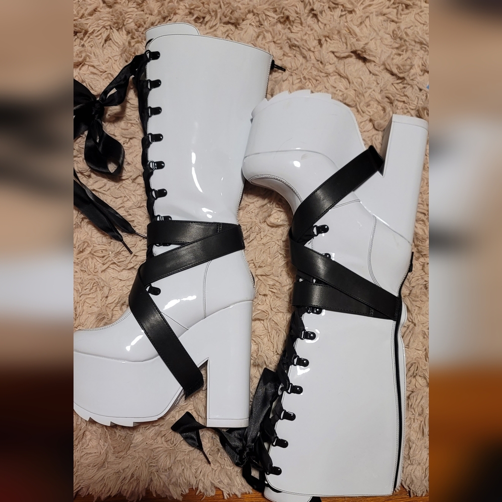 YRU Draculara Heels Monster High